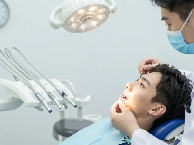 Jak často se chodí na kontrolu s rovnátky? Všechno, co potřebujete vědět