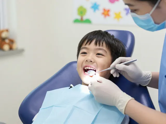 Zubní kámen u dětí: Jak předcházet a řešit pravidelnými kontrolami