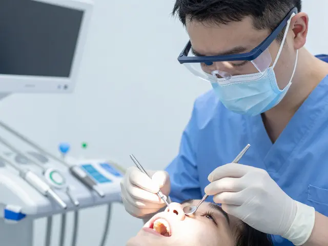 Kolik se platí za vytržení zubu? Přehled cen a co ovlivňuje částku